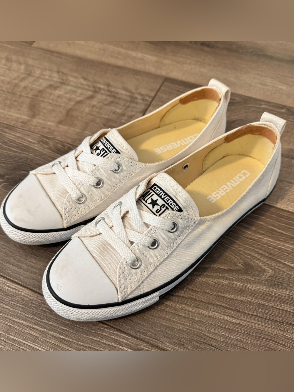 Converse Dainty flats